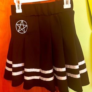 Elastic waist black skirt